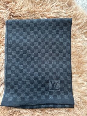 Authentic Louis Vuitton Dark Gray Checker Knit Scarf with LV Logo
